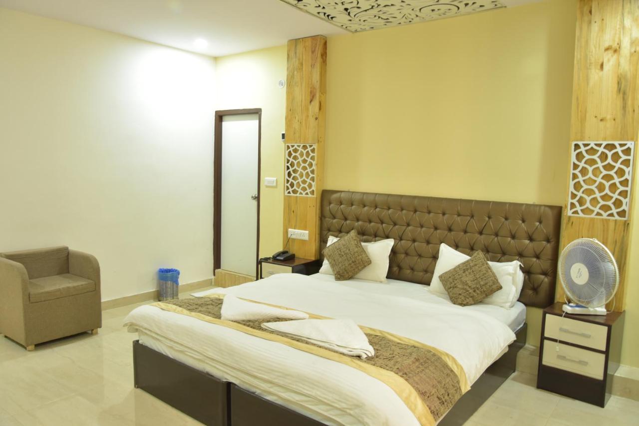Hotel Sarweshwary Varanasi Exteriör bild