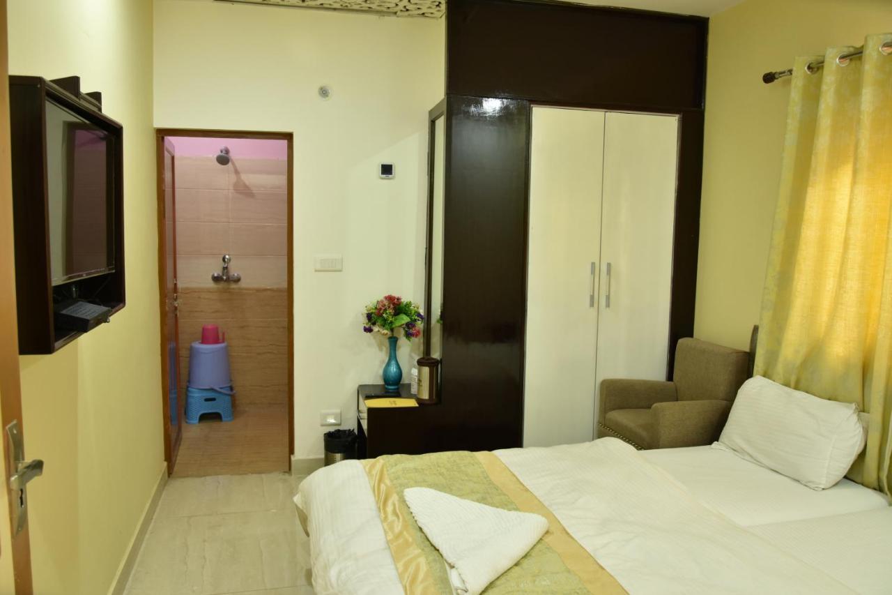 Hotel Sarweshwary Varanasi Exteriör bild