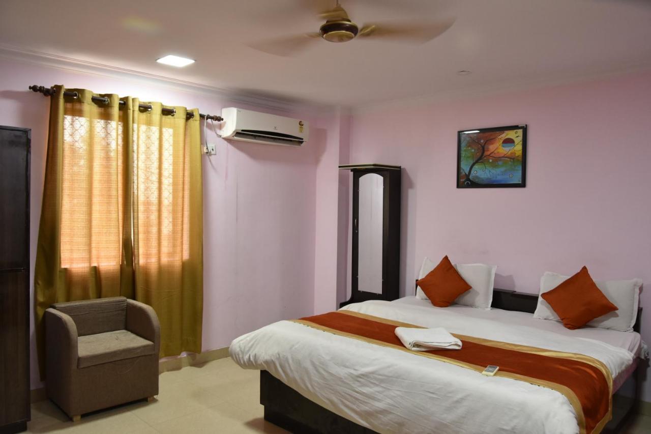 Hotel Sarweshwary Varanasi Exteriör bild