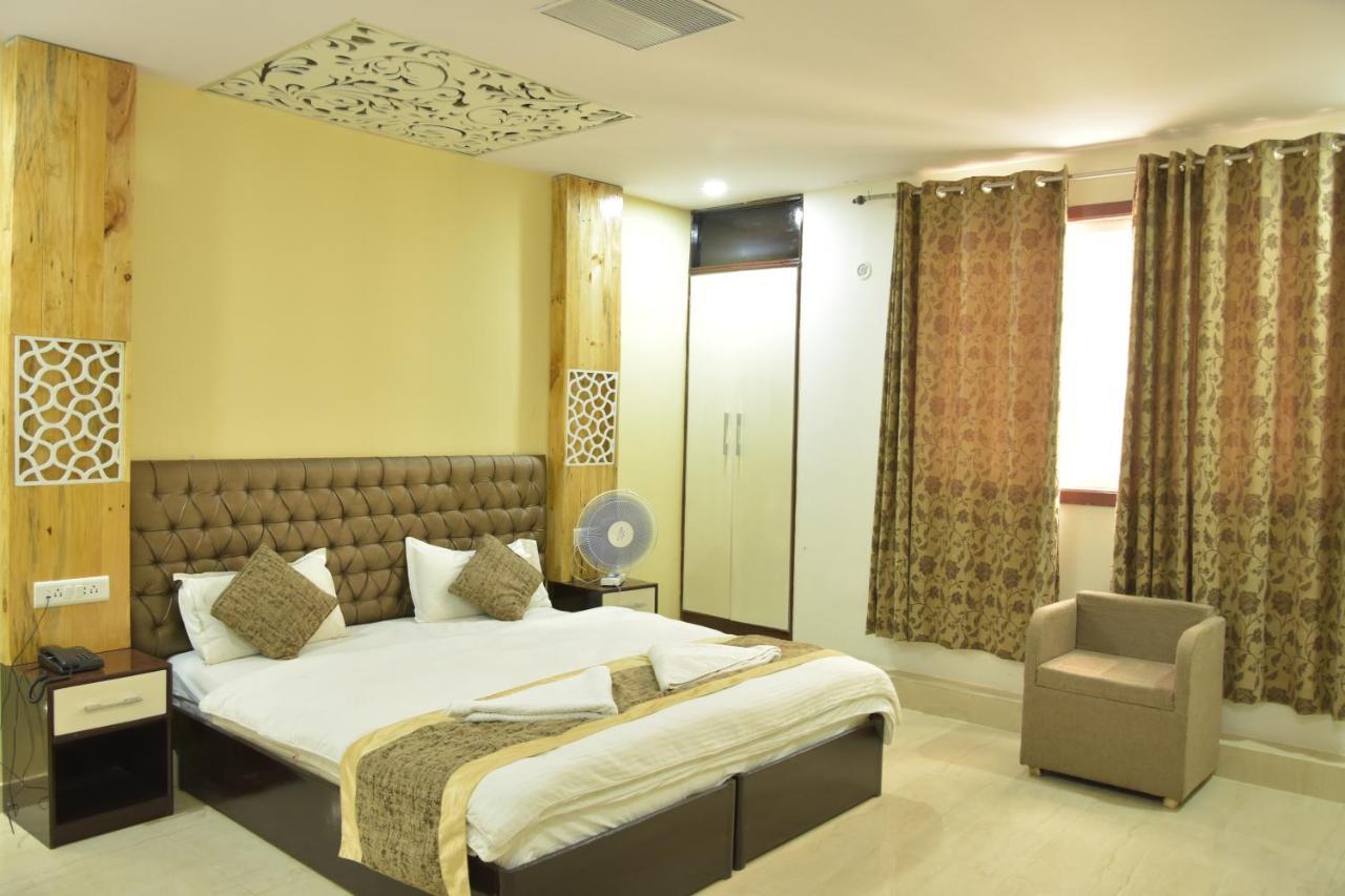 Hotel Sarweshwary Varanasi Exteriör bild