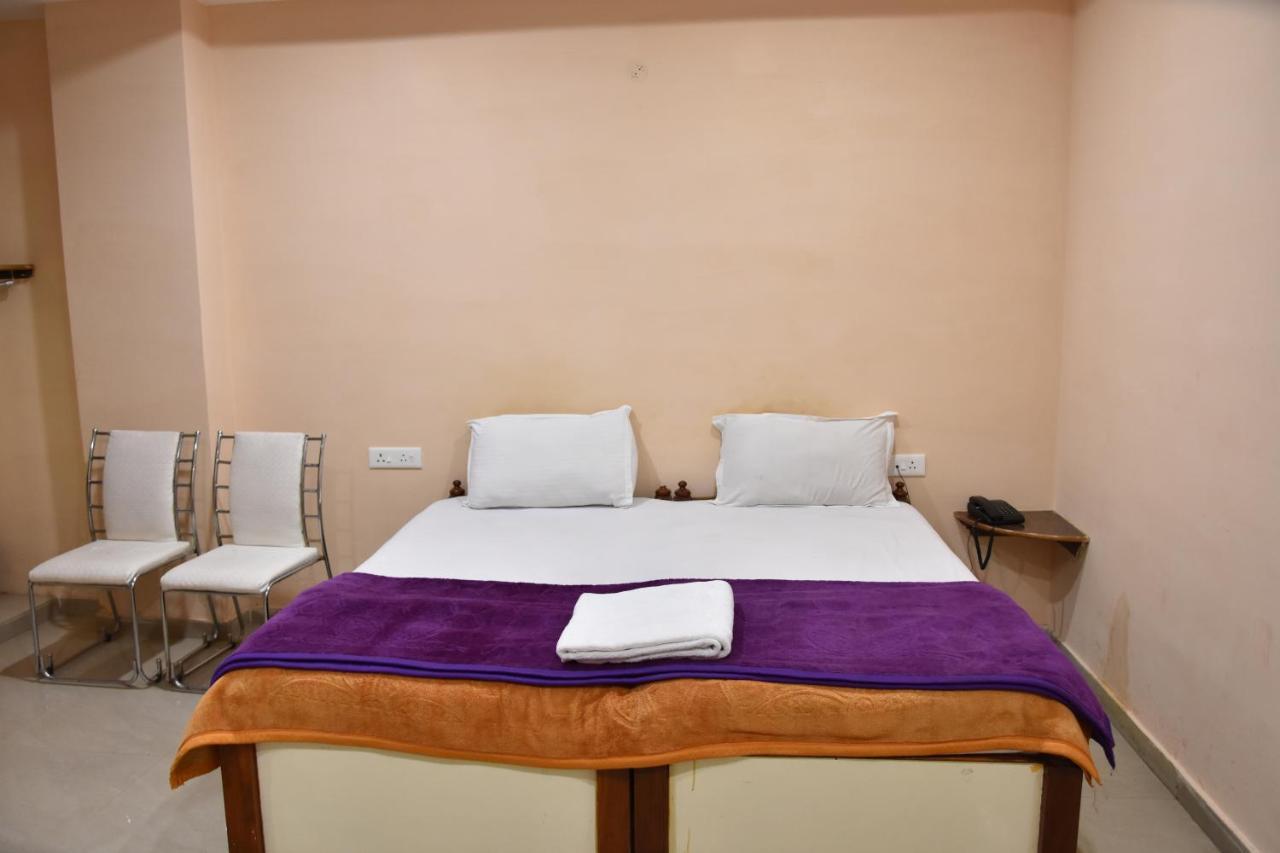 Hotel Sarweshwary Varanasi Exteriör bild
