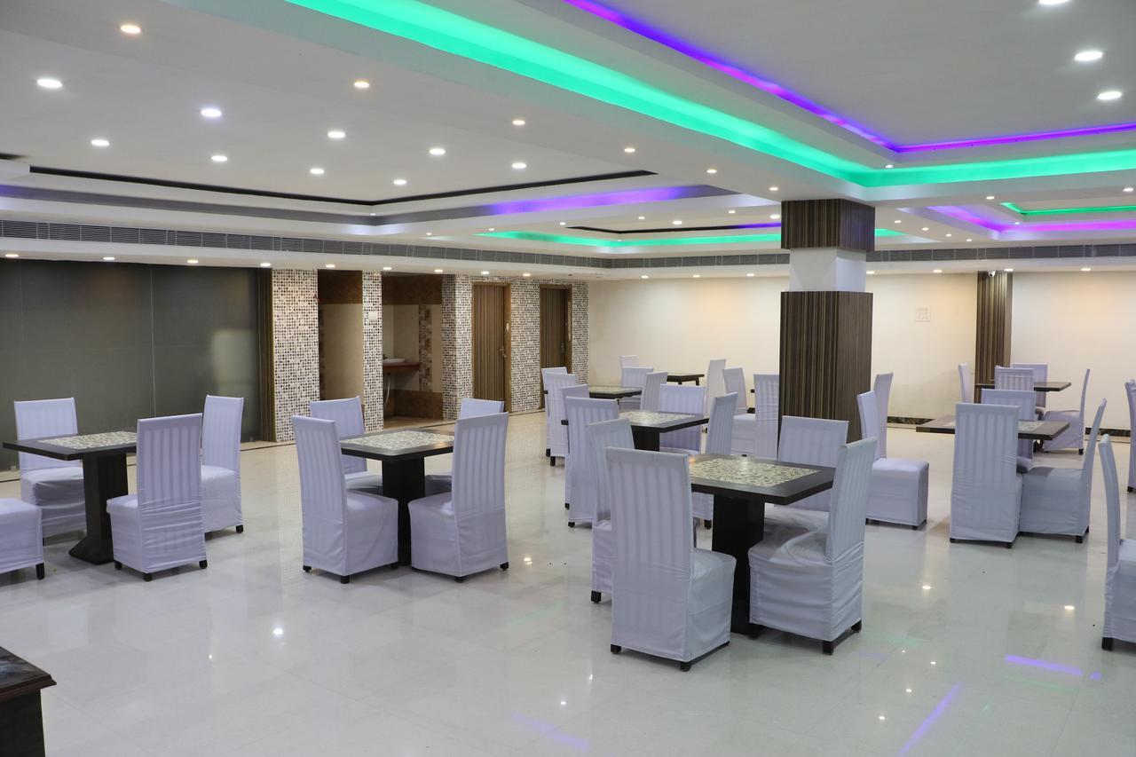 Hotel Sarweshwary Varanasi Exteriör bild