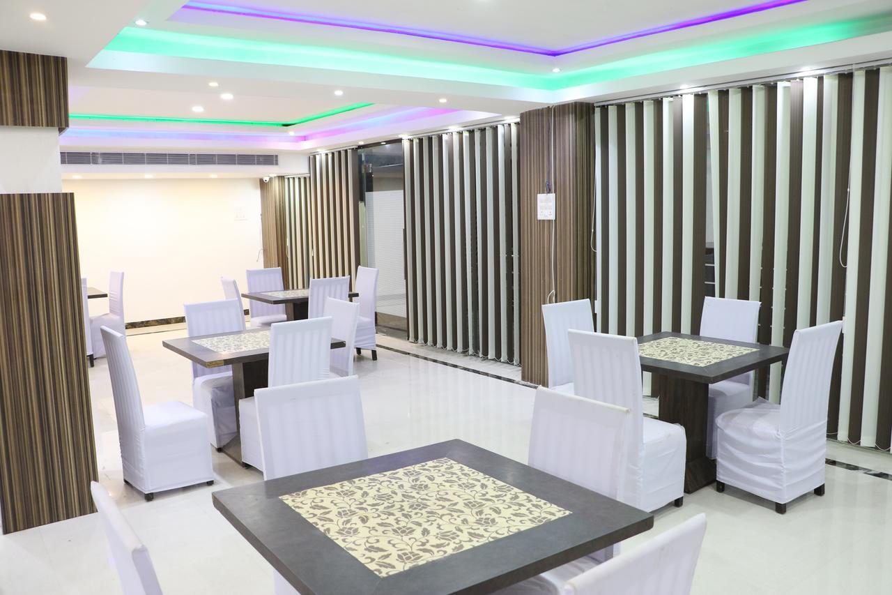 Hotel Sarweshwary Varanasi Exteriör bild