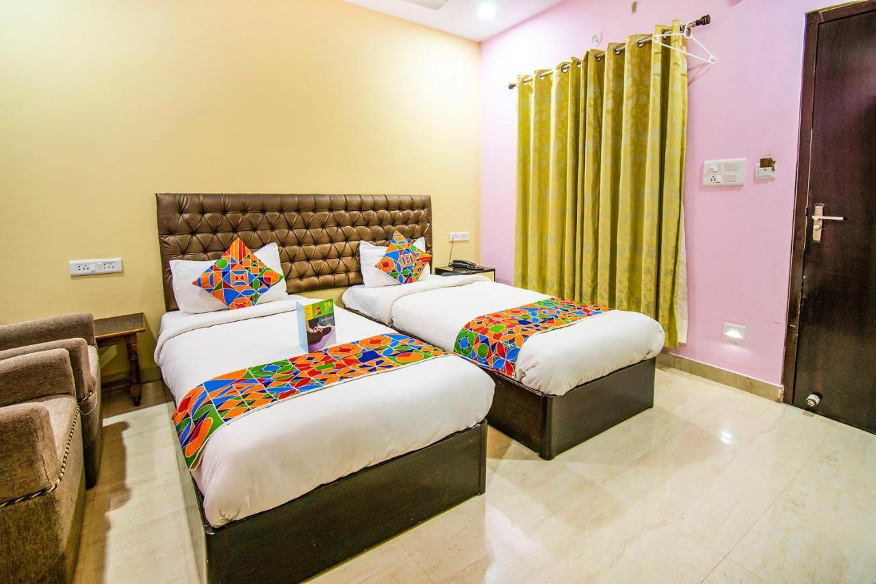 Hotel Sarweshwary Varanasi Exteriör bild