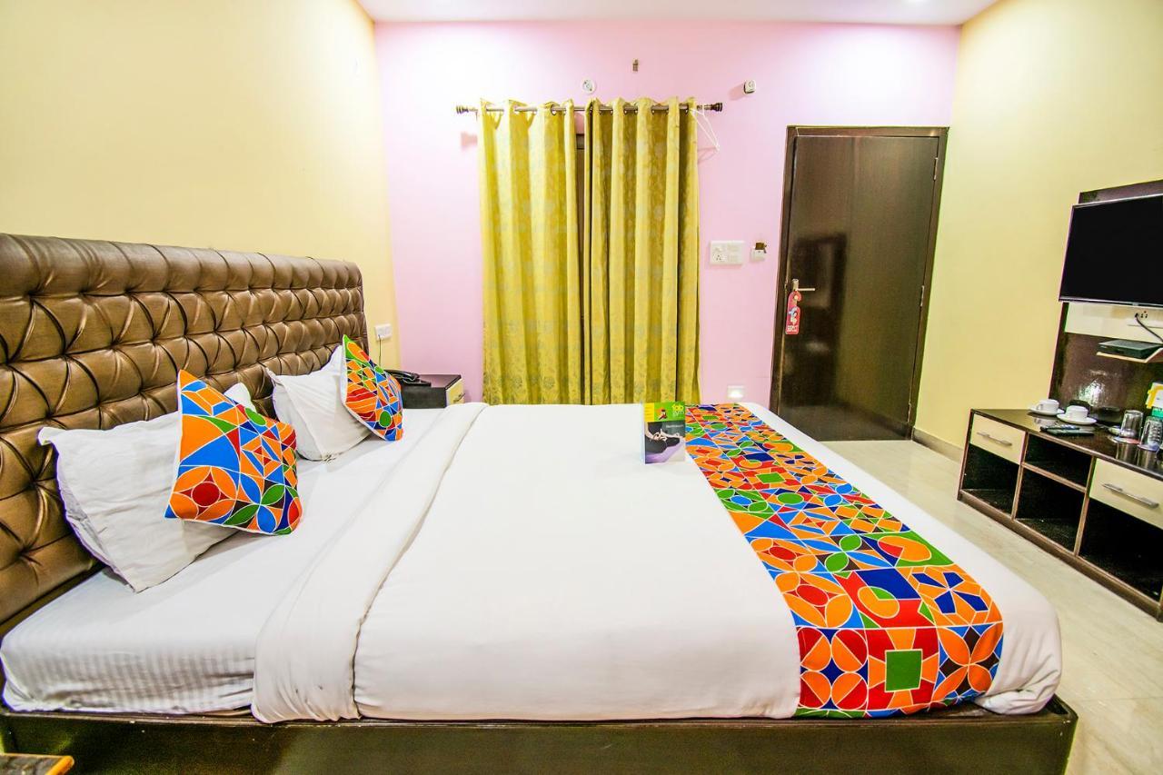 Hotel Sarweshwary Varanasi Exteriör bild