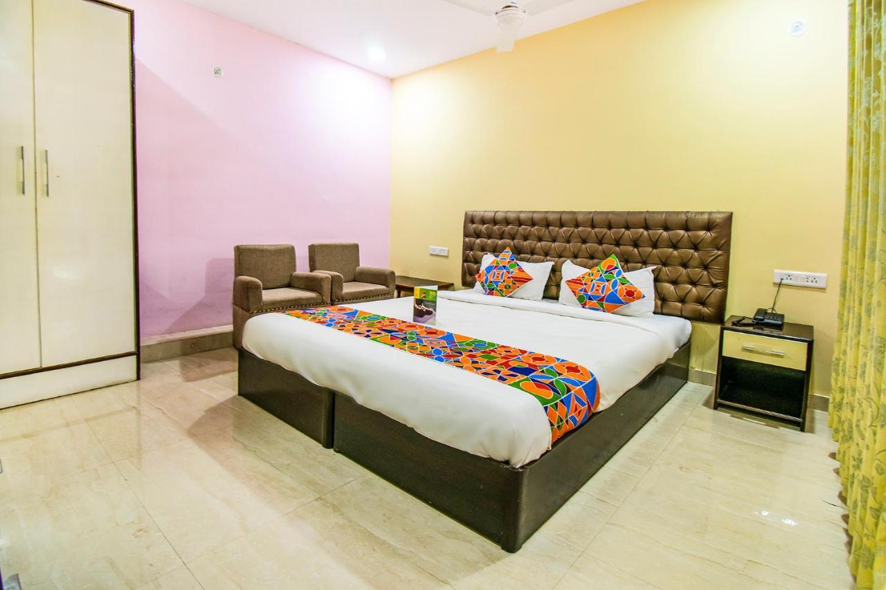 Hotel Sarweshwary Varanasi Exteriör bild