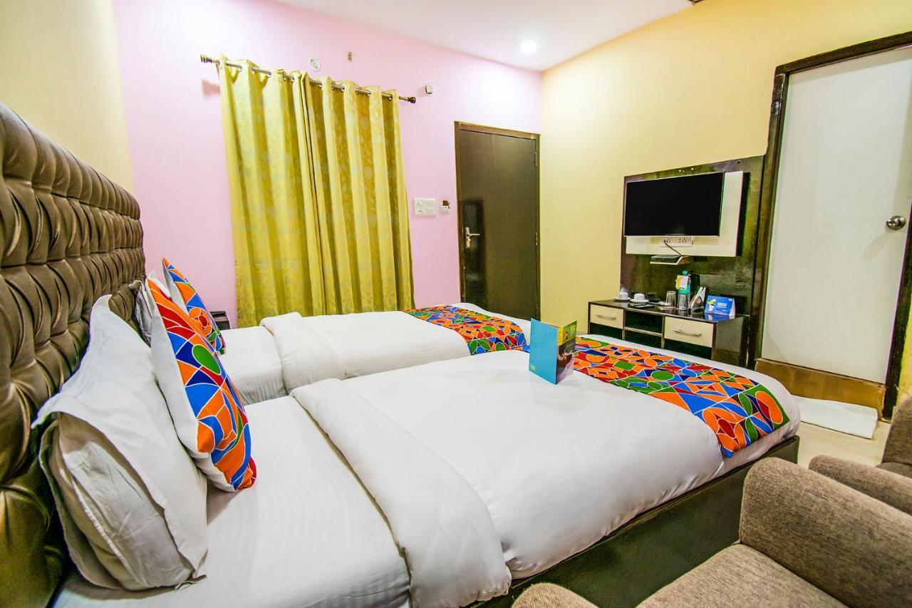 Hotel Sarweshwary Varanasi Exteriör bild