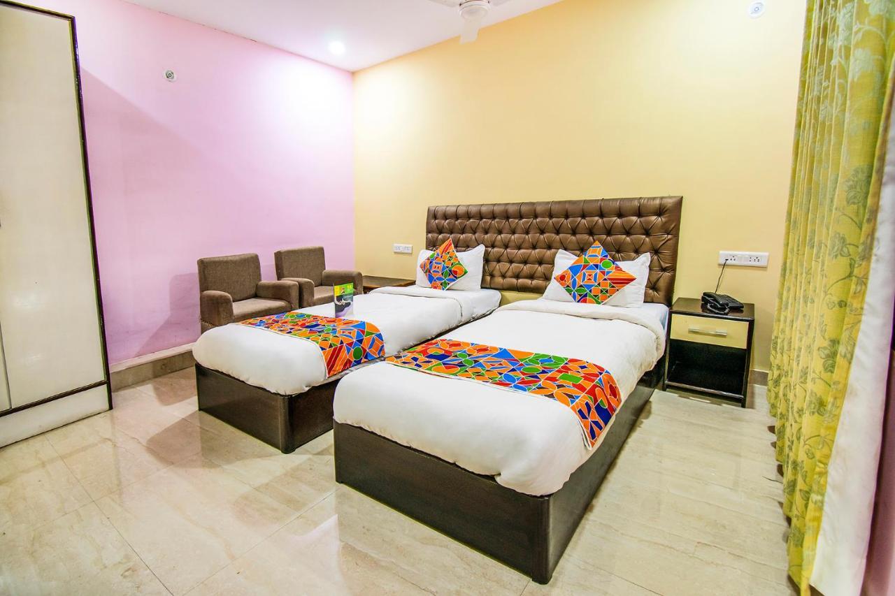 Hotel Sarweshwary Varanasi Exteriör bild