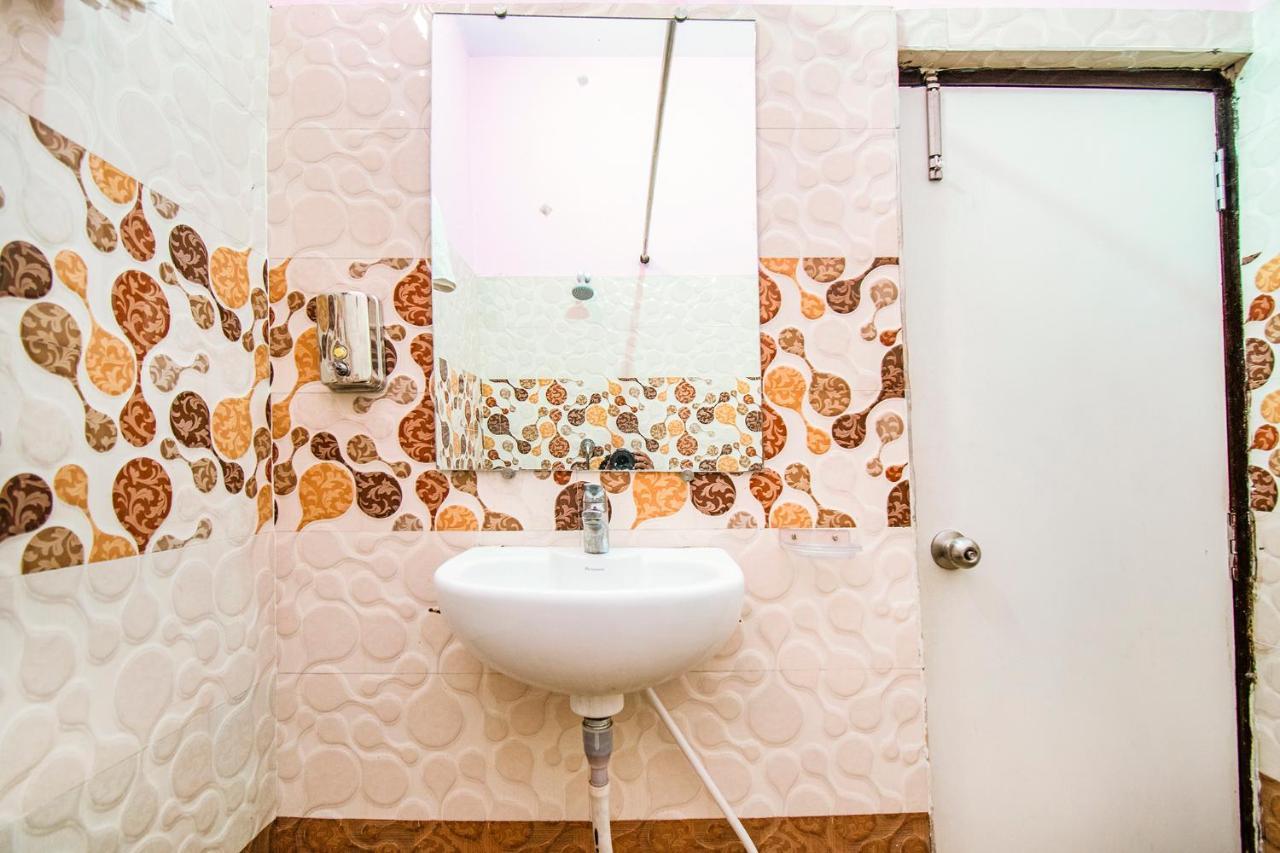 Hotel Sarweshwary Varanasi Exteriör bild
