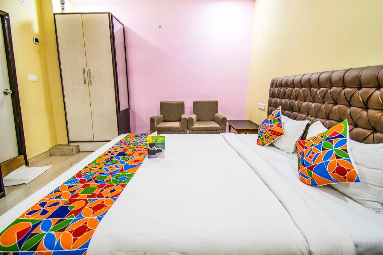 Hotel Sarweshwary Varanasi Exteriör bild