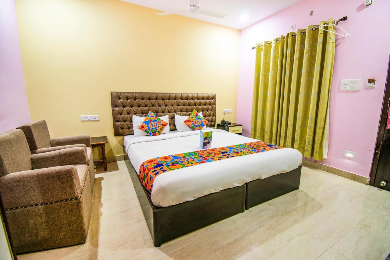 Hotel Sarweshwary Varanasi Exteriör bild