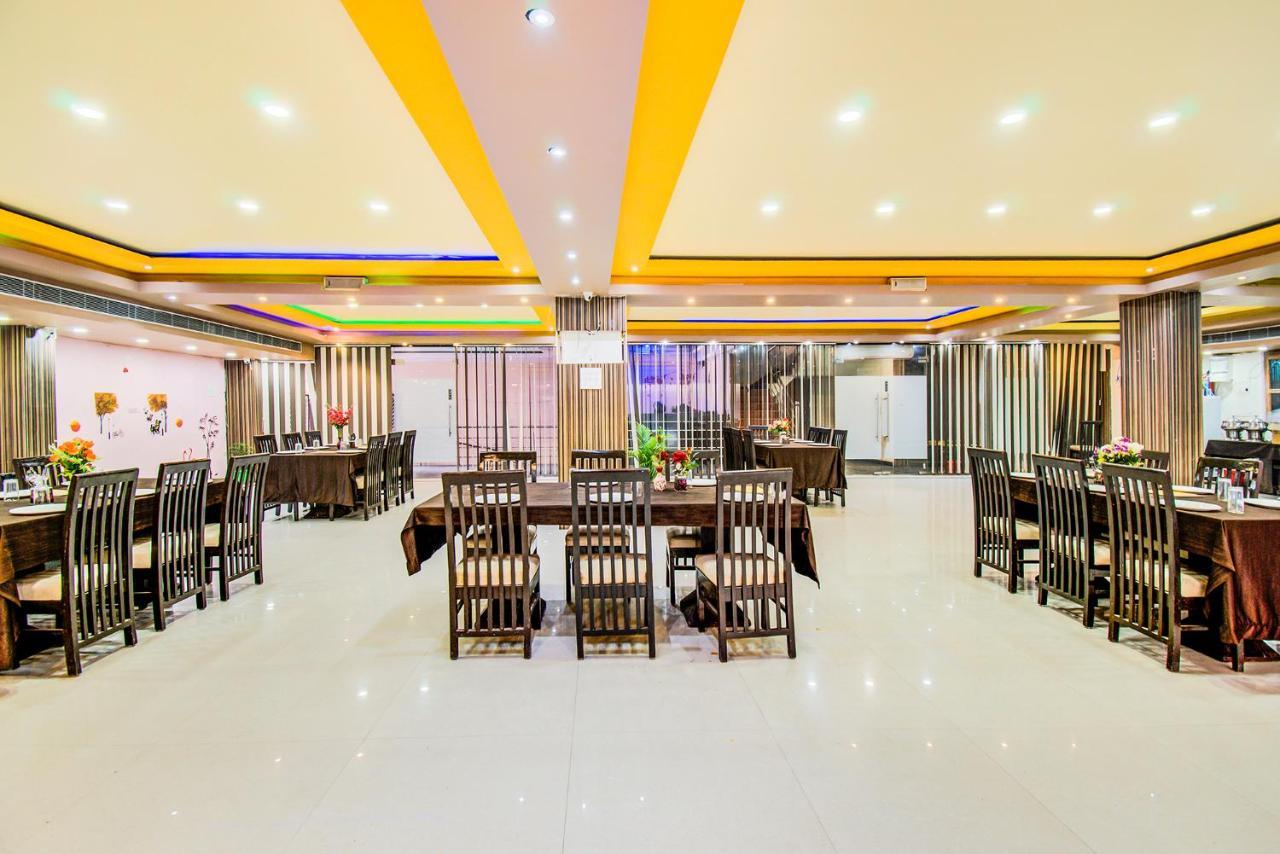 Hotel Sarweshwary Varanasi Exteriör bild